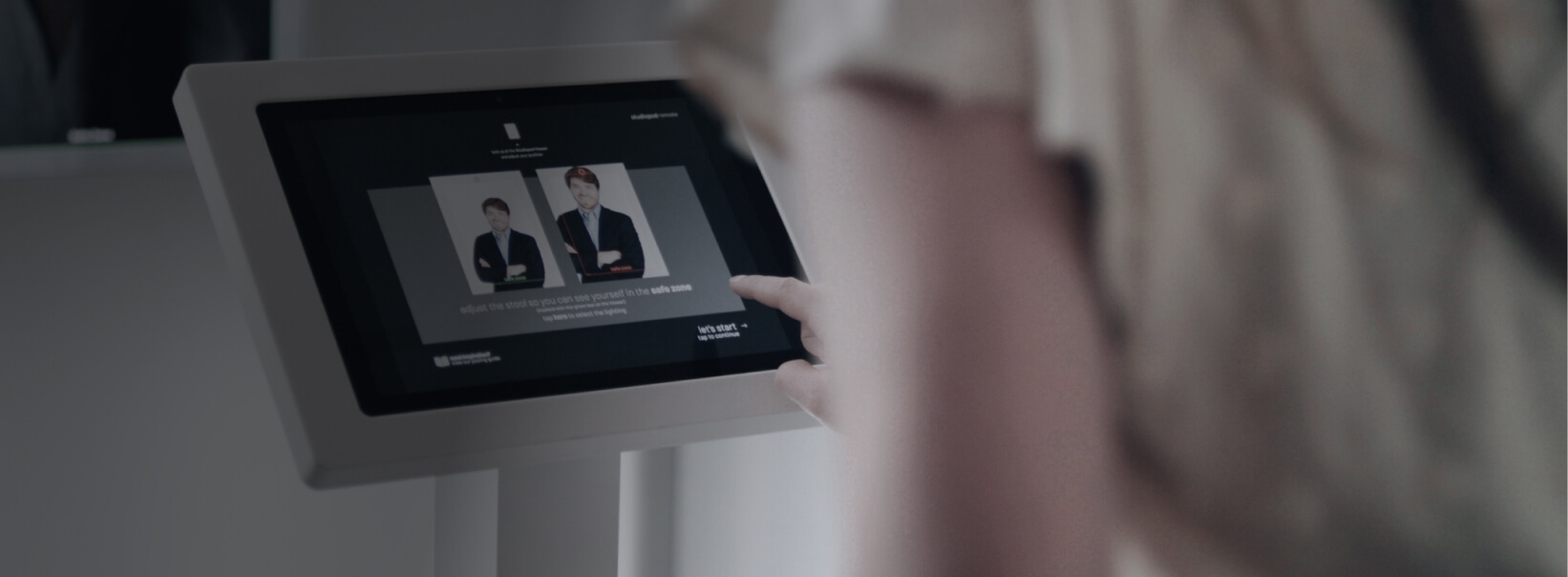 Professional Headshots with the ease of a selfie.